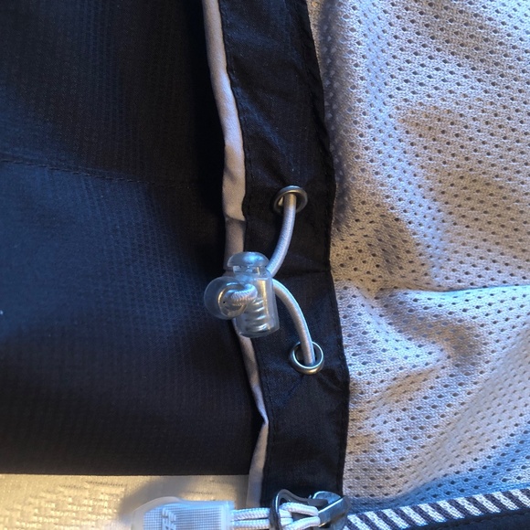 Women's New Balance Jacket Size S Like New Black w/zippered pockets - Picture 14 of 14